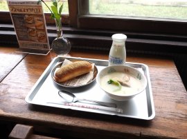 カフェで提供する給食セット