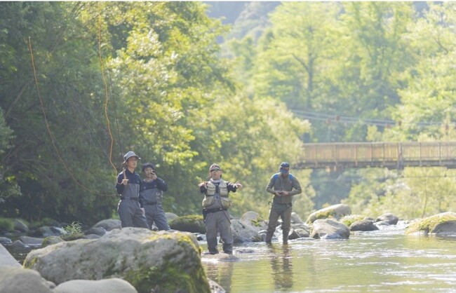 アドベンチャーツーリズムを意識した、「テンカラ渓流釣り体験ツアー」を実施。