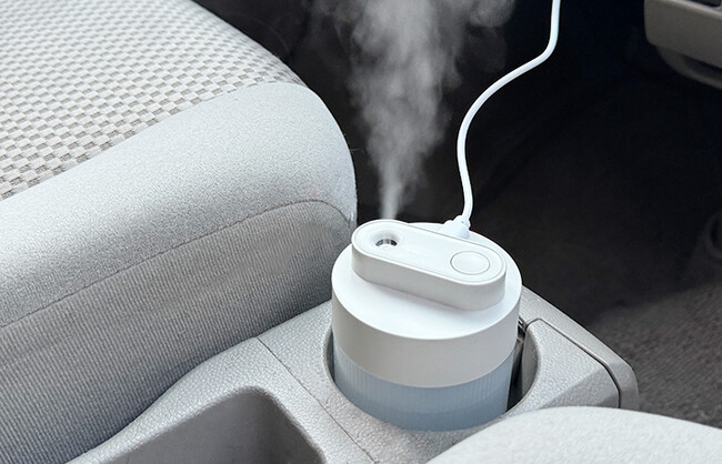 87gの軽量小型で車のドリンクホルダーにも入る、冬の車内にも最適なUSB超音波式加湿器!