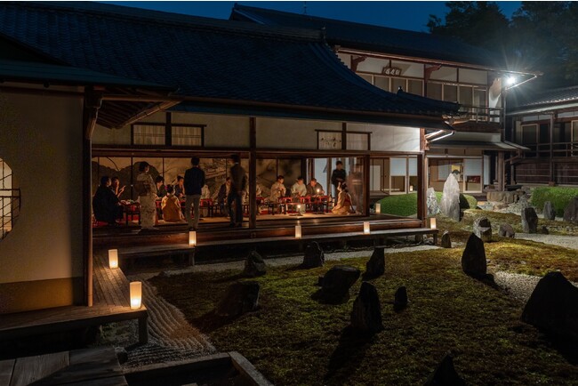 オーバーツーリズム解消と地方創生に一役　夜の京都・光明院で座禅と職人技、精進料理をたのしむ
