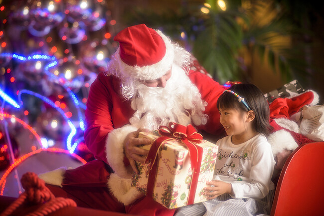 【沖縄☆ファミリークリスマス】お菓子がいっぱいキャンディハウス、ドルフィンイルミ、海賊船でサンタからの挑戦状、サンタがお部屋にやってくる