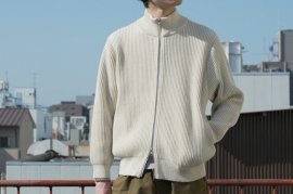両畦編みで仕上げた「洗って育てるカシミヤニット」 両畦編みで仕上げた「洗って育てるカシミヤニット」