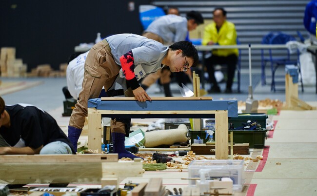 第61回　技能五輪全国大会　建築大工職種・左官職種部門 ～「金賞」・「銀賞」・「銅賞」・「敢闘賞」を受賞～