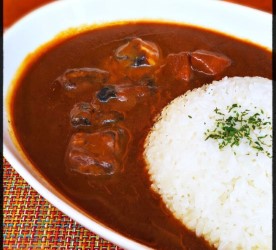 シカによる農作物被害が深刻、政府もジビエ利用を推進　　ホテルのエゾシカ肉カレーが訪日客に好評、周辺のエゾシカ料理店も紹介