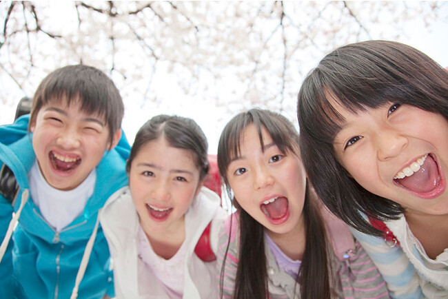 【調査結果】2023年に小中学生がよく使った言葉1位は「それな」2位には「なぁぜなぁぜ」、よく耳にした音楽1位は「アイドル」（YOASOBI）