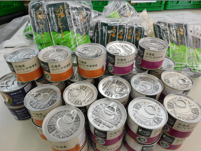 フードロス削減と道産食品の認知拡大を目指し、クラダシが仲介役を担い、北洋銀行が主催するバイヤー向け商談会の出展商品をフードバンク2団体に寄贈しました