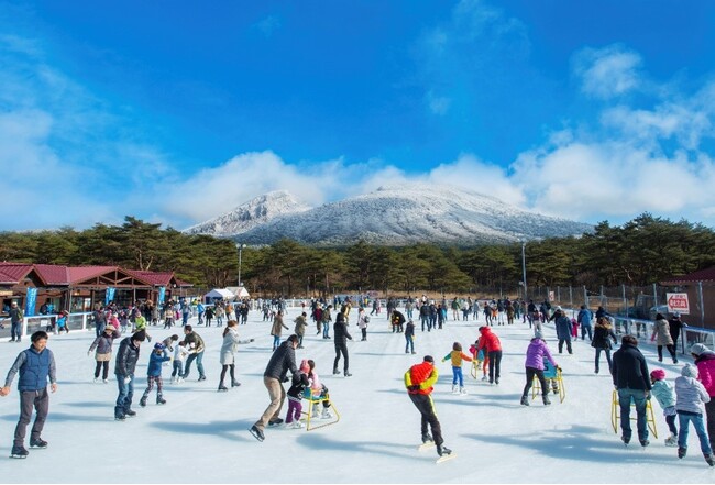 日本最南端の屋外アイススケート場が今季も間もなくオープン(宮崎県)