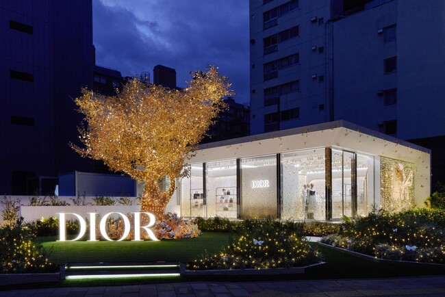 【DIOR】世界中のディオール ブティックを彩るイルミネーション