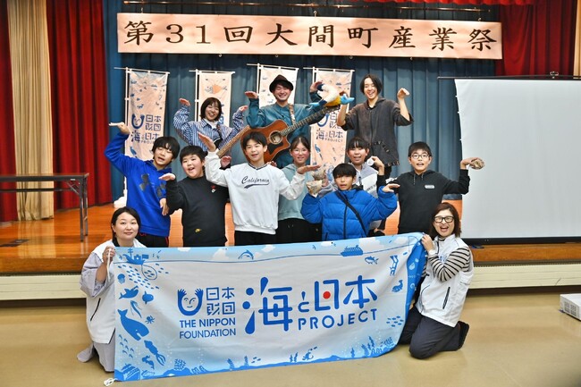 町民イベント「大間町産業祭」で、アゲ魚っ子を食べて歌って味わう一日！＜大間アゲ魚っ子キャンペーン＞【子どもが食べたいアゲ魚っ子サンド作り＆海の子ライブステージ】を開催しました！