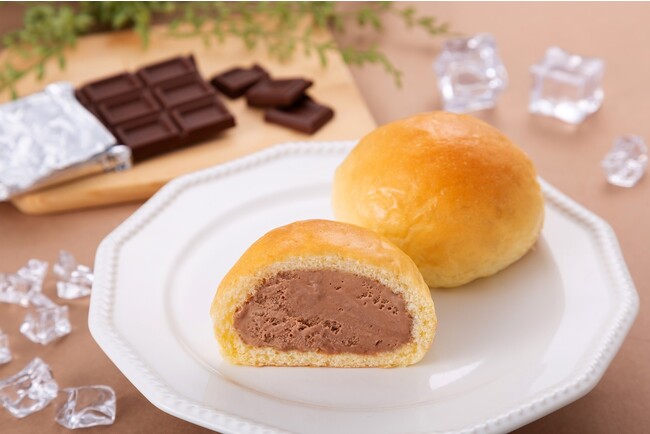 凍ったまま食べる「まるでアイスなくりーむパン」に新フレーバーが登場！くちどけなめらか深い味わい「チョコレート」を新発売