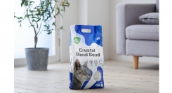 すばやく固まり消臭力も高い、鉱物系の猫砂「クリスタルブレンドサンド」を12月13日に新発売