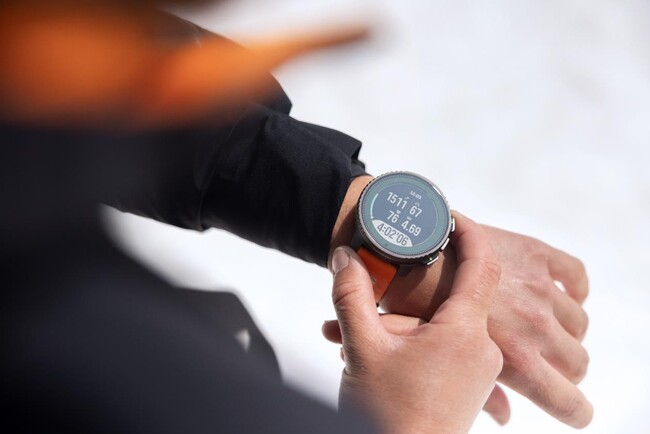 SUUNTO X MAMMUTの初コラボレーションとなる、アドベンチャーウォッチ 【SUUNTO X MAMMUT VERTICAL TITANIUM】を発売