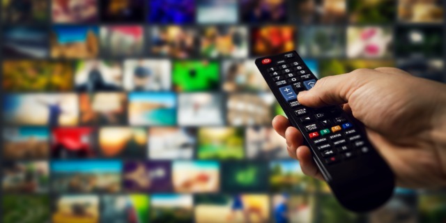 最近の地上波テレビ 60代は番組のマンネリ化に憂い　3人に1人はスマホやPCをいじりながらの「ながら見」