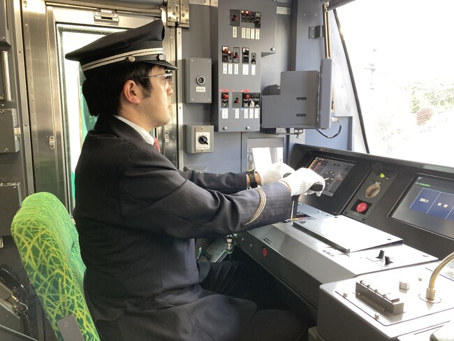乗客の安全は、運転士の安全な視界確保から