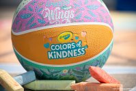 Spalding x Crayola
アメリカで120年以上クレヨンを作り続けてきた老舗ブランド「Crayola（クレヨラ）」とのコラボレーションアイテムが続々登場