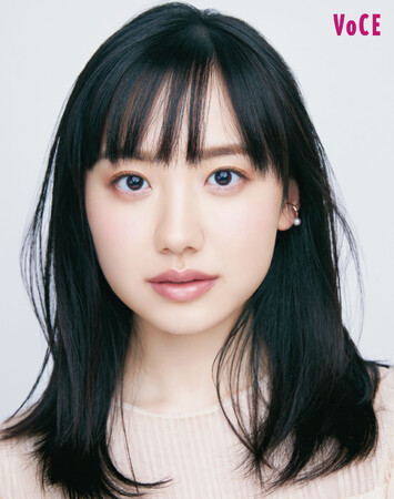 芦田愛菜が女性誌表紙初登場！　豪華付録も話題でネット書店予約完売続出のVOCE2月号は12月21日（木）発売！
