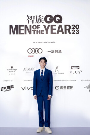 【ルイ・ヴィトン】ウィ・デフンが、中国で開催された「GQ Men of the Year」にてルイ・ヴィトンを着用