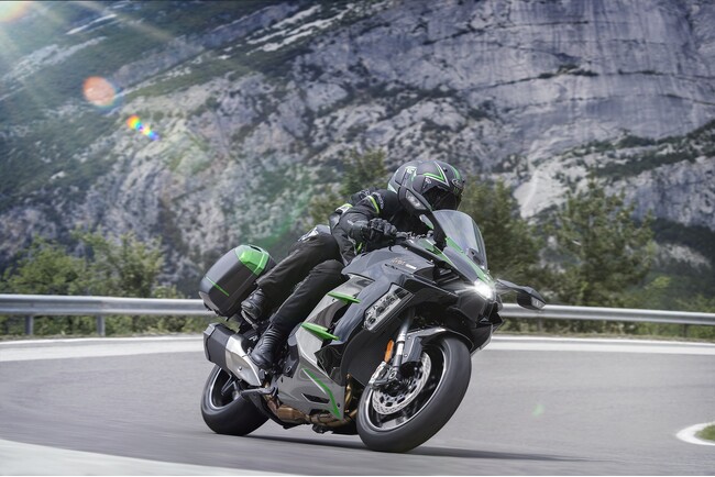 カワサキから「Ninja H2 SX SE」NEWカラー&グラフィックを発売