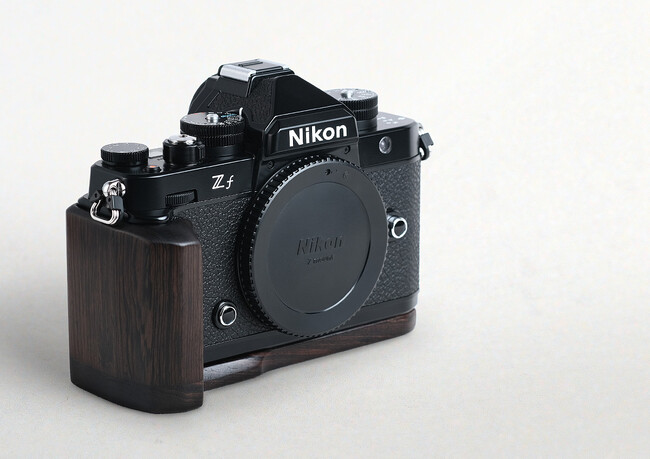 SHOTEN：Nikon Z f 用 カメラウッドグリップ「Zf-GP」発売
