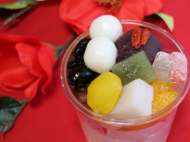 お正月を華やかに彩る新商品「迎春あんみつ」を4日間限定で発売。