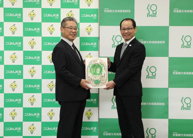 児童健全育成推進財団へなわとび・長なわを26,168本寄贈