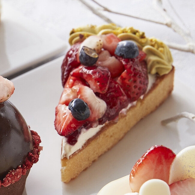 【ホテル ユニバーサル ポート】バレンタインの足音はもうそこに！幸福感あふれる甘い記憶を彩る「苺スイーツフェア」「ショコラカクテルフェア」を12月26日より開催