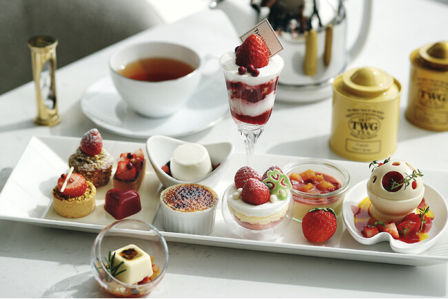 【ウェスティンホテル東京】甘酸っぱい香り広がる約10種類のデザートが奏でる繊細なハーモニー「ストロベリー デザートアンサンブル」