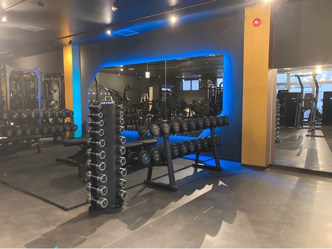 24時間営業・年中無休マシン特化型フィットネスジム『ワールドプラスジム 沖縄知花店』がオープン