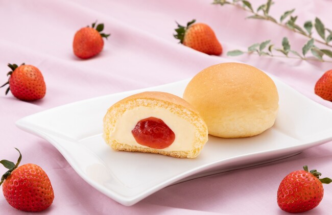ファミリーマート限定「冷やして食べる とろけるくりーむパン 福岡あまおういちご」2024年1月9日（火）よりファミリーマート いちごがテーマのキャンペーン対象商品として販売