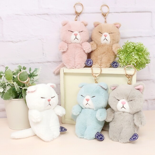 寝姿がまるで棒のような猫「ぼうみたいなねこ」にミニサイズのマスコットが登場！