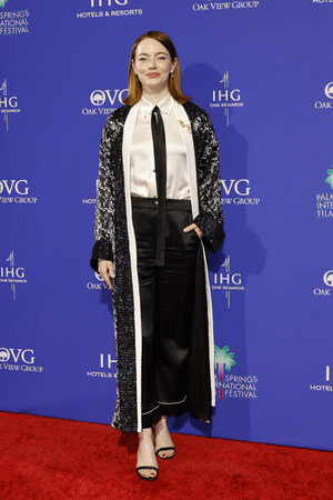 【ルイ・ヴィトン】エマ・ストーン、第35回パームスプリングス国際映画祭でルイ・ヴィトンを着用