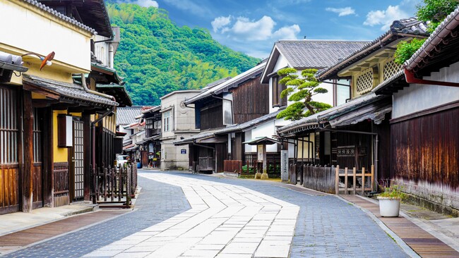 【NIPPONIA HOTEL 竹原 製塩町】障壁画のアーティストとの交流や江戸～昭和の建築が建ち並ぶノスタルジックなたけはら町並み保存地区を巡るエコツアーを販売開始