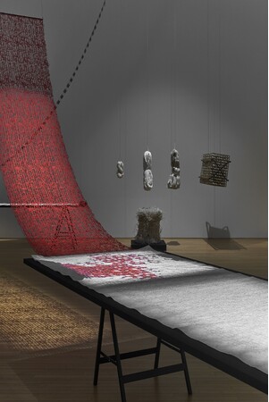 香港発、世界各地で反響を呼んだ国際巡回展『須藤玲子：NUNOの布づくり』水戸で開催
