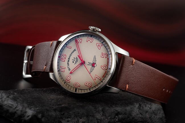 人類の夢と共に史上初の宇宙飛行を成功させたユーリイ・ガガーリンが着けた腕時計ブランド”シュトゥルマンスキー”から美しい赤が特徴的なレッドハンド登場。