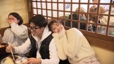 【相席食堂】千鳥仰天！どれだけ食べるねん…！
元乃木坂46・松村沙友理vsカツ丼
男性客も赤面…魔性のぴたっと密着相席