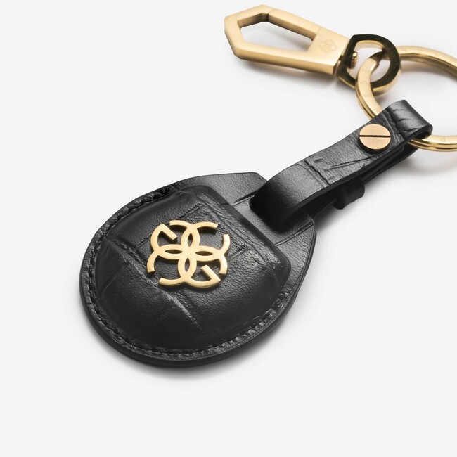 【新商品】ゴールデンコンセプトから新作バッグと『AirTag(エアタグ)』 ホルダーを備えたキーチェーンが発売。