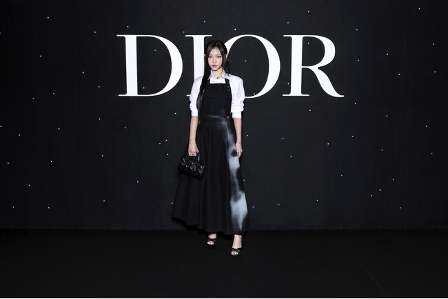 【DIOR】ディオールを纏うセレブリティ：NewJeansのHAERINが纏うローズ デ ヴァン