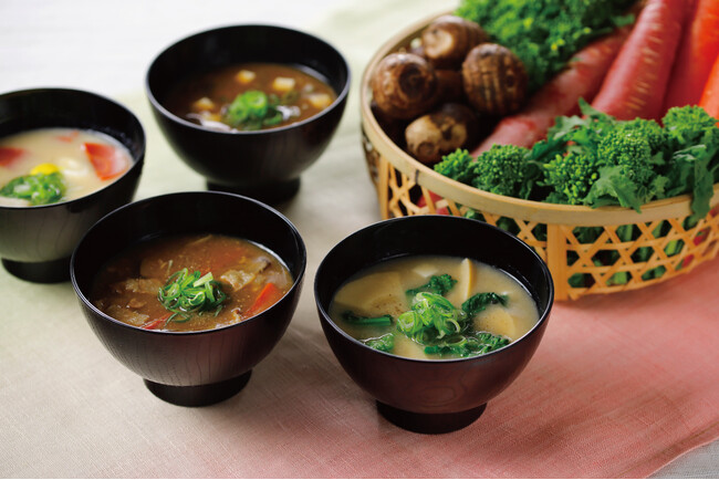 【名代とんかつ かつくら】おみそ汁フェアが今年もスタート。京都の味噌にこだわり、季節の食材を愉しむ、全４種類の特別なおみそ汁をご提供いたします。