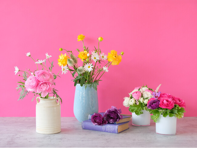 花言葉は「とても魅力的」！フリルのように重なる花びらがロマンティックな春の花バレンタインギフトにもおすすめ「ラナンキュラス」のアイテムを展開