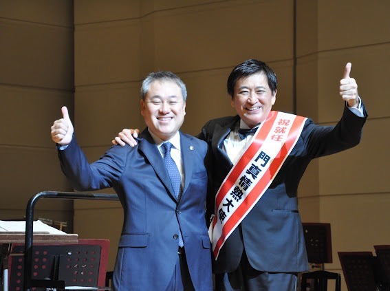 門真市ふるさと大使・「門真情熱大使」に関西フィルハーモニー管弦楽団首席指揮者の藤岡幸夫さんが就任