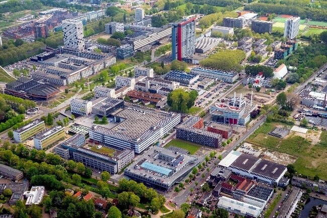 富士通とデルフト工科大学、量子技術を基盤とする先端コンピューティング技術の発展に向けた産学連携拠点を設置