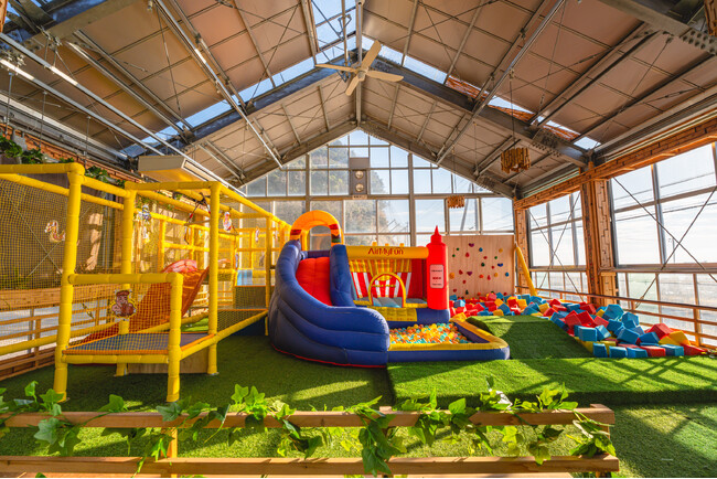 【こんなところにキッズスペース!?】『ちょっとの贅沢とリフレッシュ』をコンセプトに、海辺のランチ&カフェがファミリー向けにリニューアルOPEN！