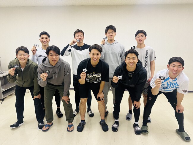 千葉ロッテマリーンズ期待の新入団選手9名に口腔健康セミナー及び噛むチカラ測定を実施