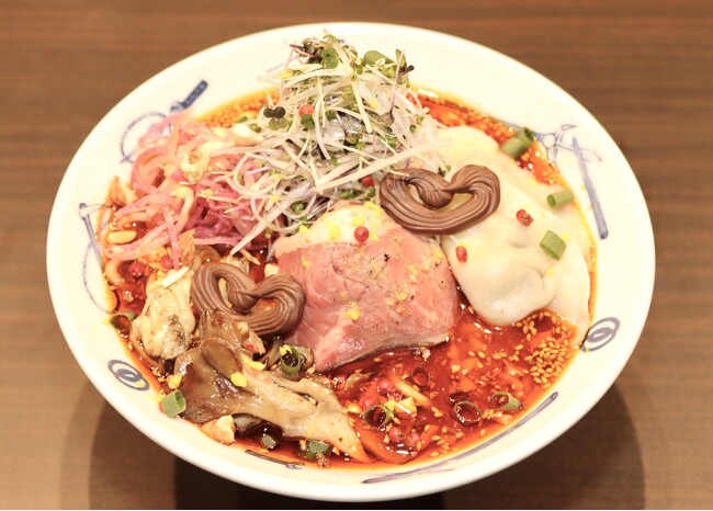 ガーナ誕生60周年を記念し「還暦の赤」がテーマ！　塩生チョコ入り餃子は、断面からトロリ！『レッドガーナ2024』2024年2月1日(木)から2月14日(水)まで数量限定発売