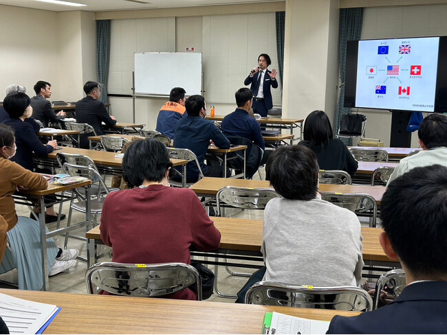 山口貴大（ライオン兄さん）が神奈川県逗子市職員に新NISAに関する講演を行いました