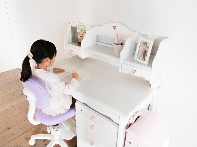 イトーキ、人気の学習机「ジュエルキュート」シリーズより新モデルを1月31日(水)に発売