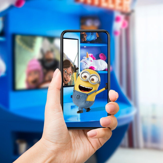 ユニバーサル・スタジオ・ジャパンとのコラボレーション・ルーム　ミニオンルーム 3 ～思い出の遊園地「スーパー・シリー・ファンランド」～にて　　ミニオンが現れる3種のARフィルターが登場