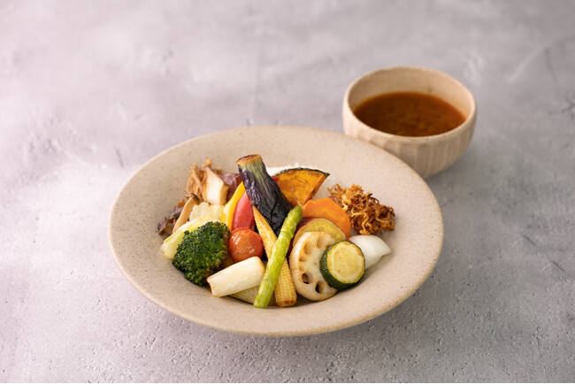 【Spice and Vegetable 夢民】野菜と相性抜群の秘伝スパイスに、規格外野菜を積極的に取り入れた、ベジタブルカレーが誕生！