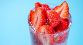 日本酒・ワイン100種飲み放題の店『サケリスト 汐留』の「【あまおう】いちごサワー/ソーダ」が2024年3月31日まで販売期間を延長！