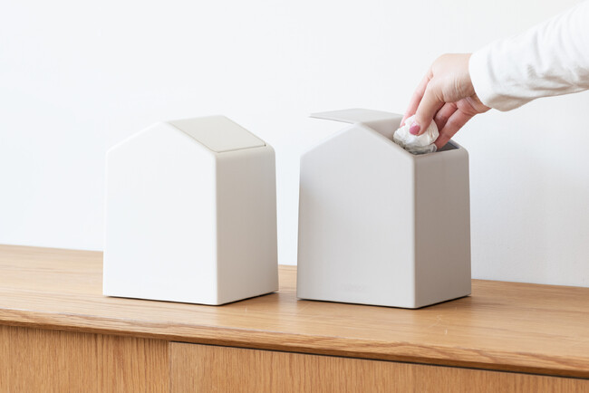 KEYUCAオリジナルの人気シリーズに、省スペースでかわいい「おうち」の様なゴミ箱が新登場。「コンパクトダストボックス」が全国の店舗、オンラインストアにて、2月3日（土）より発売